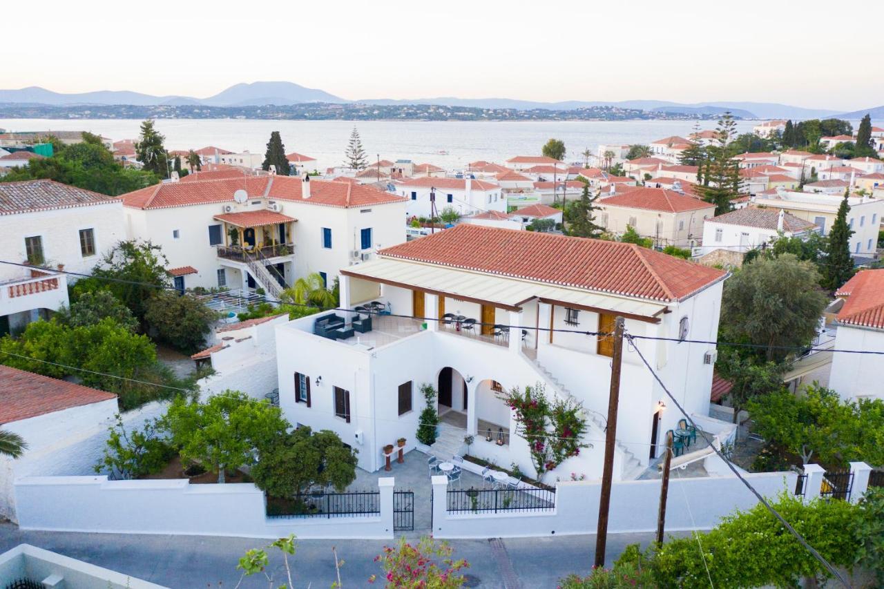 Villa Kriezi Spetses Town Екстер'єр фото
