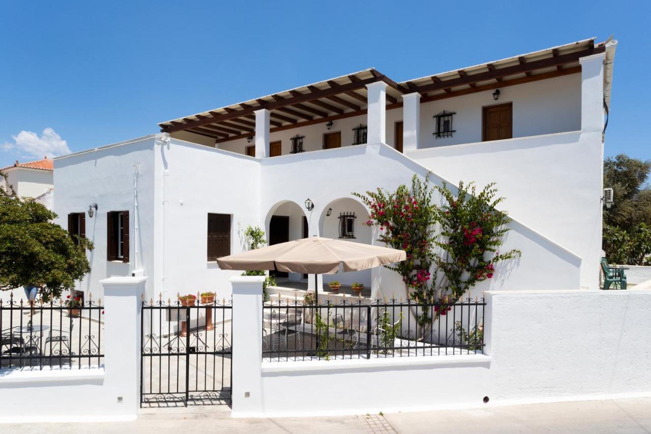 Villa Kriezi Spetses Town Екстер'єр фото