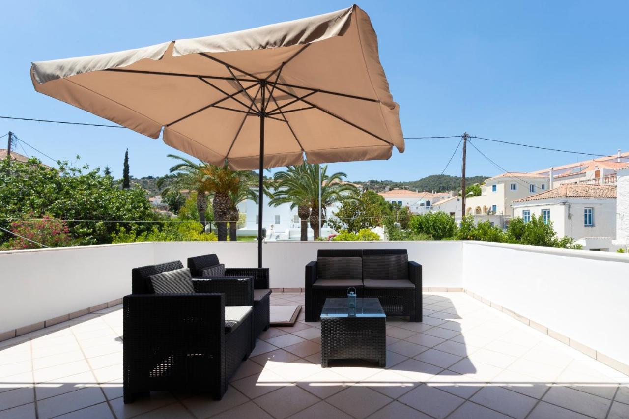 Villa Kriezi Spetses Town Екстер'єр фото