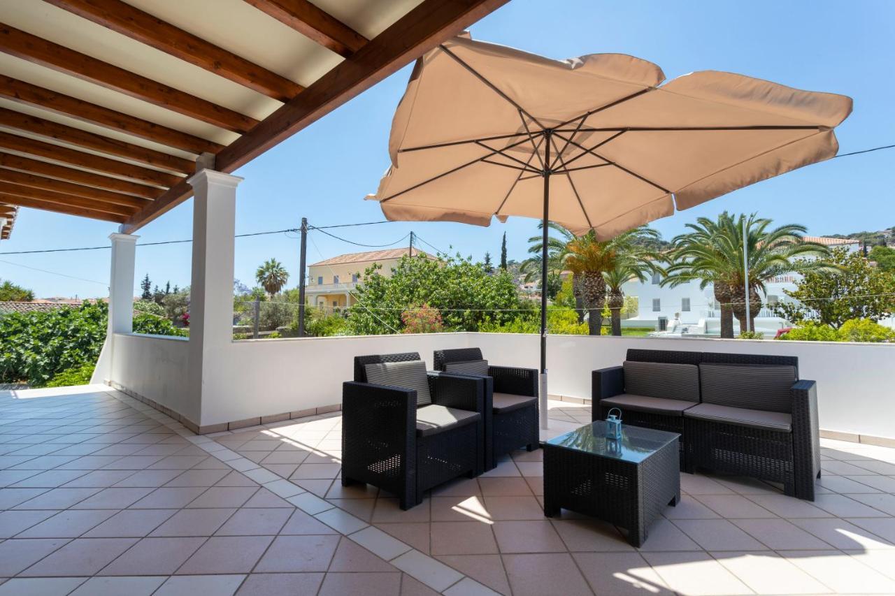 Villa Kriezi Spetses Town Екстер'єр фото
