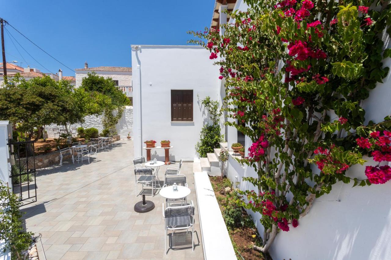 Villa Kriezi Spetses Town Екстер'єр фото